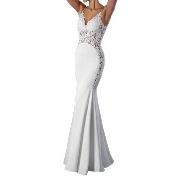 NEW STELLA COUTURE fitted sleeveless wedding dress in off white